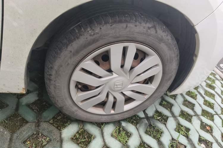 Used Honda Fit 2016 1.5L LX CVT Comfort Model Right Front Wheel Hub