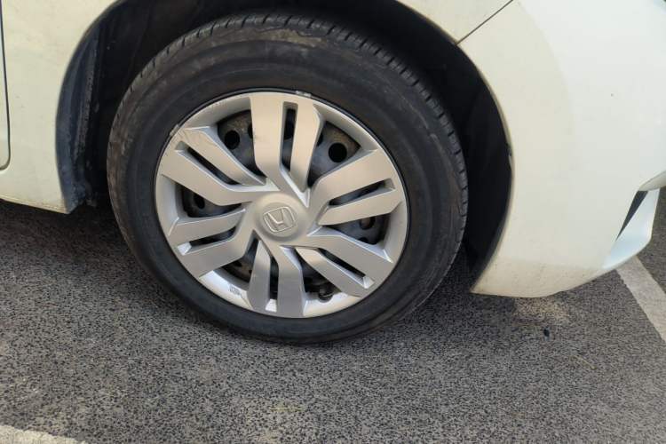 Used Honda Fit 2016 1.5L LX CVT Comfort Model Right Front Wheel Hub