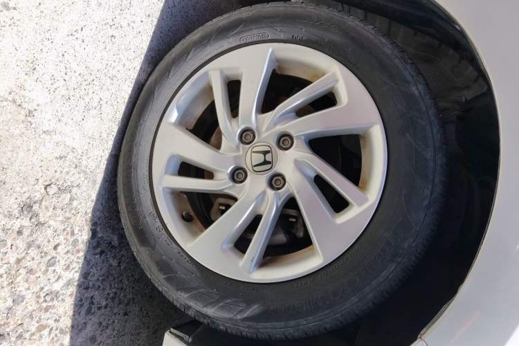 Used Honda Fit 2016 1.5L LX CVT Comfort Model Right Front Wheel Hub