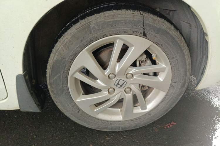 Used Honda Fit 2016 1.5L LX CVT Comfort Model Right Front Wheel Hub
