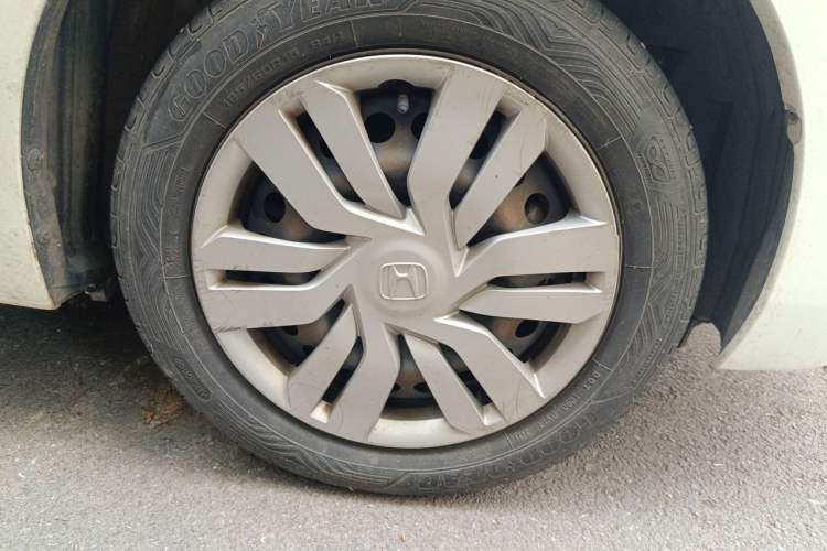 Used Honda Fit 2016 1.5L LX CVT Comfort Model Right Front Wheel Hub
