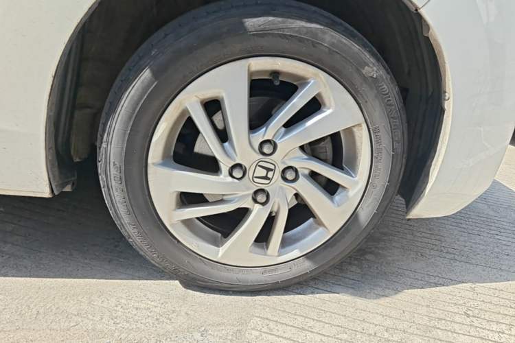 Used Honda Fit 2016 1.5L LX CVT Comfort Model Right Front Wheel Hub