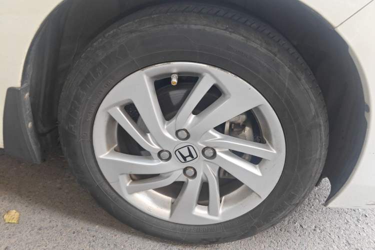 Used Honda Fit 2016 1.5L LX CVT Comfort Model Right Front Wheel Hub