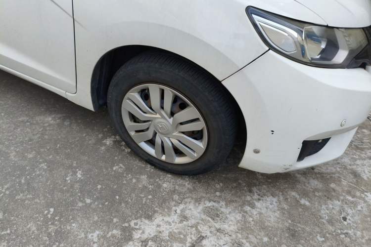 Used Honda Fit 2016 1.5L LX CVT Comfort Model Right Front Wheel Hub