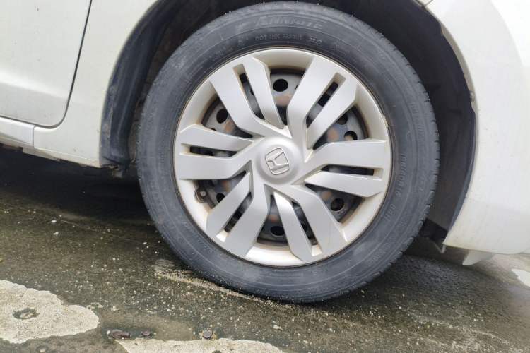 Used Honda Fit 2016 1.5L LX CVT Comfort Model Right Front Wheel Hub