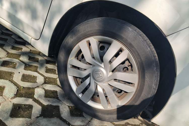 Used Honda Fit 2016 1.5L LX CVT Comfort Model Right Front Wheel Hub