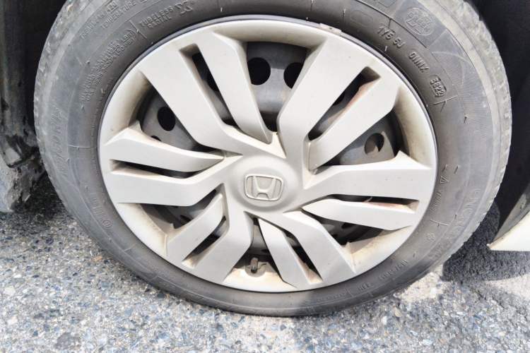 Used Honda Fit 2016 1.5L LX CVT Comfort Model Right Front Wheel Hub