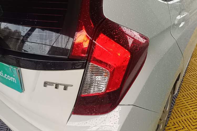 Used Honda Fit 2016 1.5L LX CVT Comfort Model Right Rear Taillight