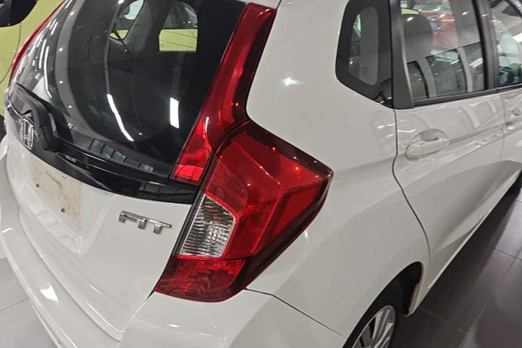 Used Honda Fit 2016 1.5L LX CVT Comfort Model Right Rear Taillight