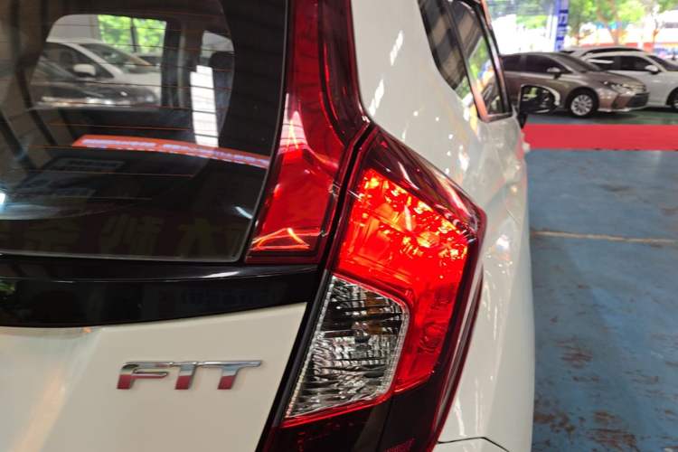 Used Honda Fit 2016 1.5L LX CVT Comfort Model Right Rear Taillight