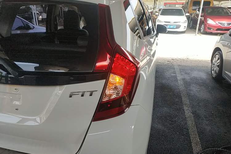 Used Honda Fit 2016 1.5L LX CVT Comfort Model Right Rear Taillight