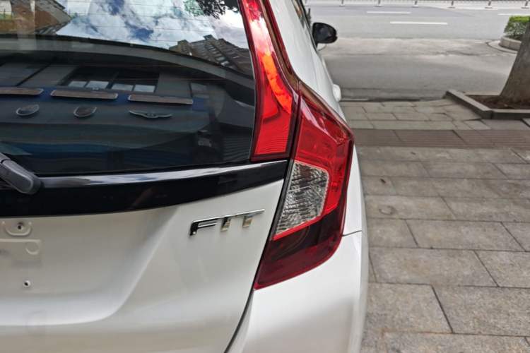 Used Honda Fit 2016 1.5L LX CVT Comfort Model Right Rear Taillight