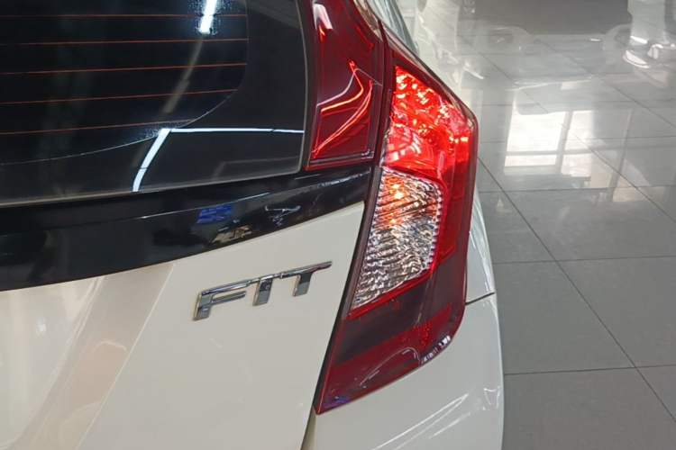 Used Honda Fit 2016 1.5L SE CVT Fashion Model Right Rear Taillight