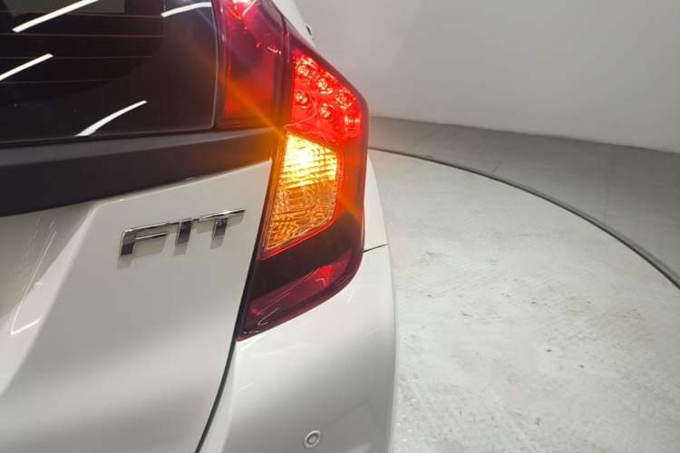 Used Honda Fit 2016 1.5L LX CVT Comfort Model Right Rear Taillight