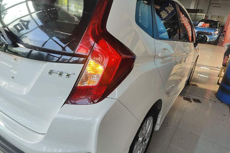 Used Honda Fit 2016 1.5L LX CVT Comfort Model Right Rear Taillight