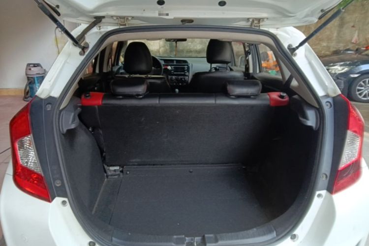 Used Honda Fit 2016 1.5L LXS CVT Comfort Sunroof Version Trunk