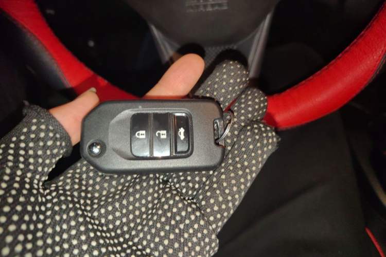 Used Honda Fit 2016 1.5L SES CVT Fashion Sunroof Edition Vehicle Key