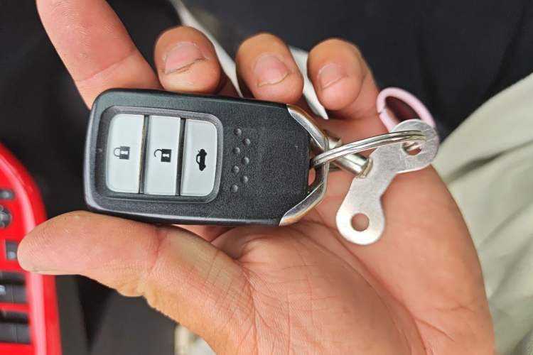 Used Honda Fit 2016 1.5L LXS CVT Comfort Sunroof Version Vehicle Key