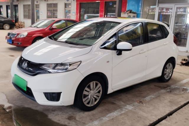 Honda Fit 2016 1.5L LXS CVT Comfort Sunroof Version с пробегом