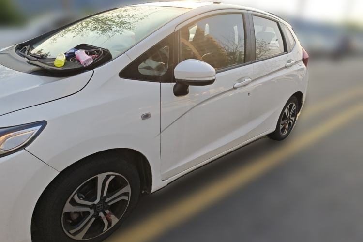 Gebrauchter Honda Fit 2016 1.5L LXS CVT Comfort Sunroof Version Guazi used car, China used car export, Used car for sale, Used cars, Cheapest cars for sale