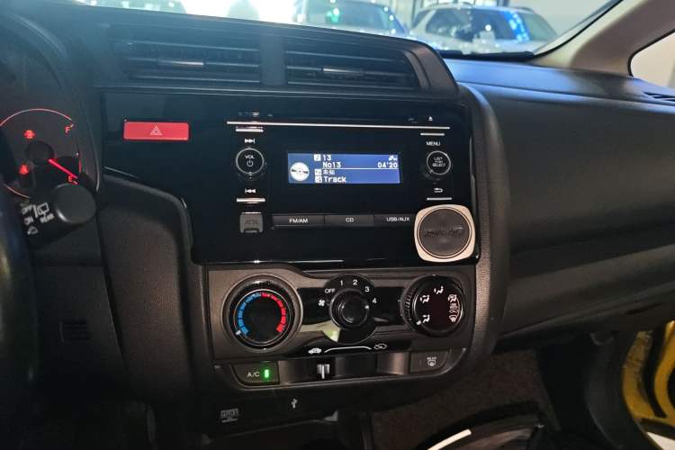 Used Honda Fit 2016 1.5L LX CVT Comfort Model Audio And AC Panel