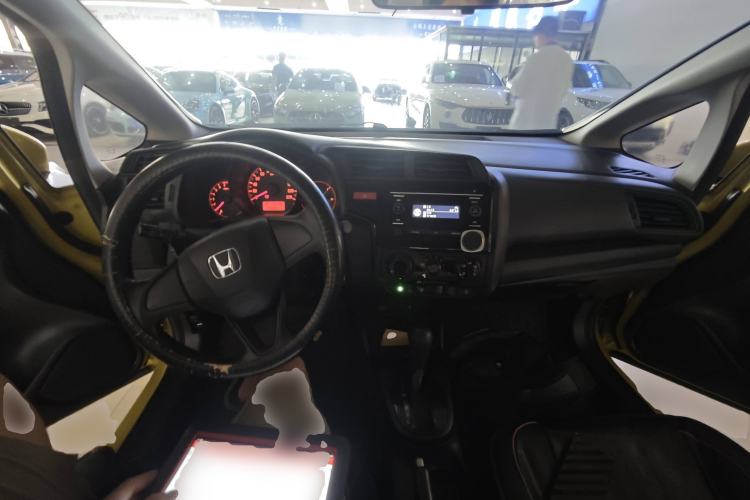 Used Honda Fit 2016 1.5L LX CVT Comfort Model Center Console