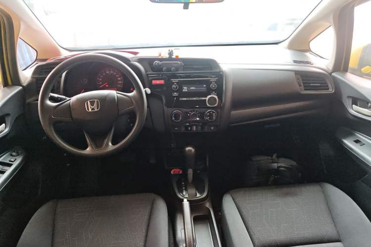 Used Honda Fit 2016 1.5L LX CVT Comfort Model Center Console