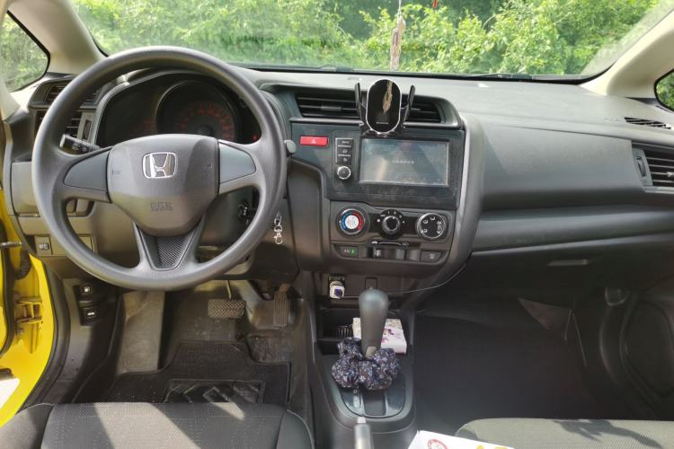 Used Honda Fit 2016 1.5L LX CVT Comfort Model Center Console