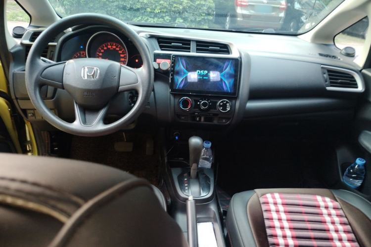 Used Honda Fit 2016 1.5L LX CVT Comfort Model Center Console