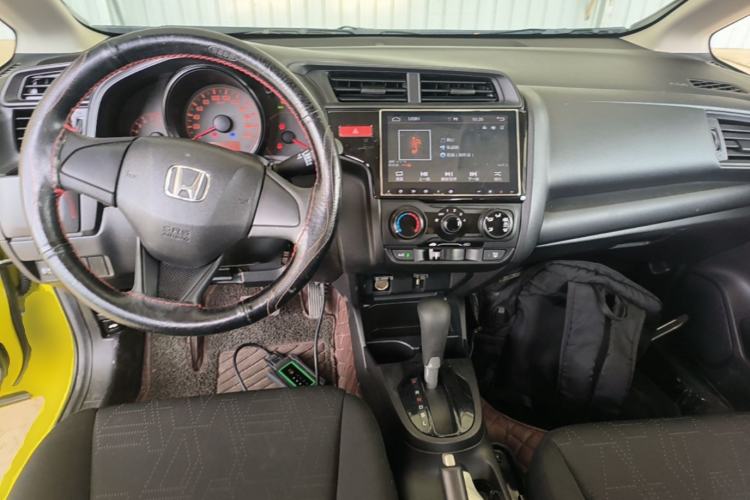 Used Honda Fit 2016 1.5L LX CVT Comfort Model Center Console