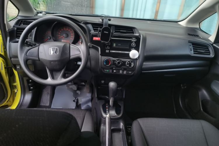Used Honda Fit 2016 1.5L LX CVT Comfort Model Center Console