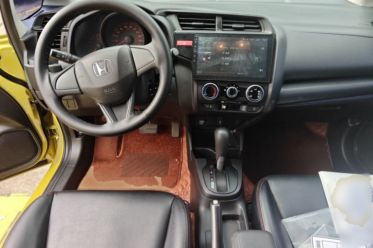 Used Honda Fit 2016 1.5L LX CVT Comfort Model Center Console