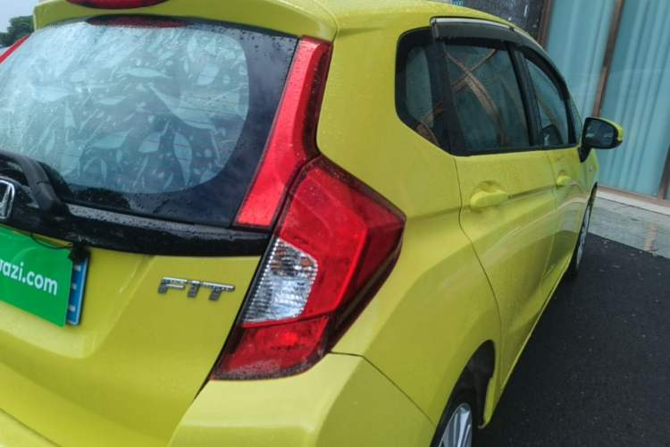 Used Honda Fit 2016 1.5L LX CVT Comfort Model Exterior 3