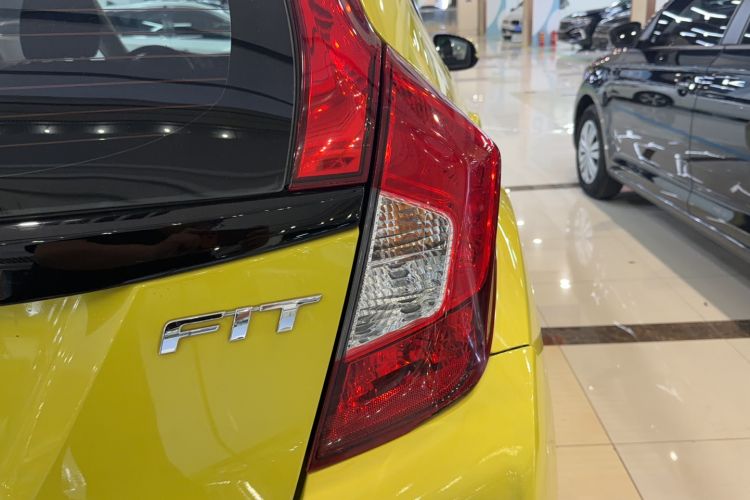 Used Honda Fit 2016 1.5L LX CVT Comfort Model Exterior 5