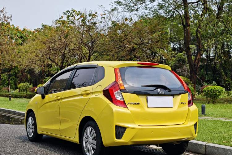 Used Honda Fit 2016 1.5L LX CVT Comfort Model Exterior 8