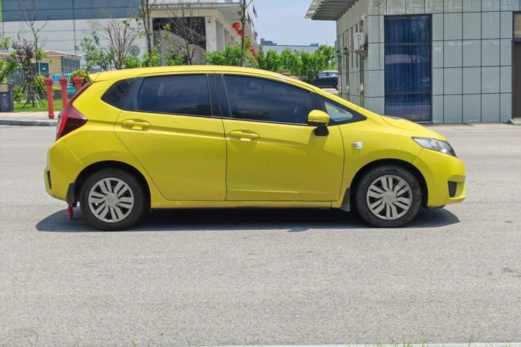 Used Honda Fit 2016 1.5L LX CVT Comfort Model Exterior 8