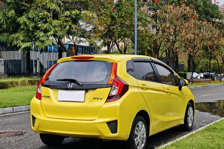 Used Honda Fit 2016 1.5L LX CVT Comfort Model Exterior 9