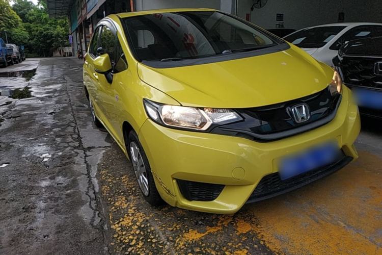 Used Honda Fit 2016 1.5L LXS CVT Comfort Sunroof Version Front Right 45 Deg