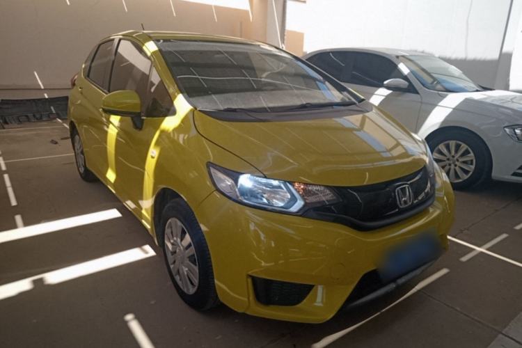 Used Honda Fit 2016 1.5L LXS CVT Comfort Sunroof Version Front Right 45 Deg