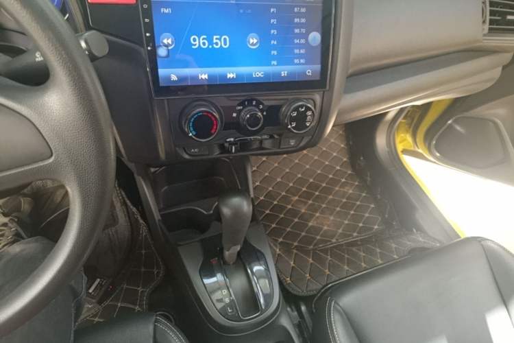 Used Honda Fit 2016 1.5L LXS CVT Comfort Sunroof Version Gear Lever