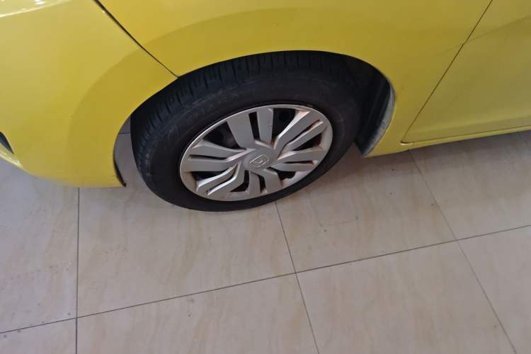 Used Honda Fit 2016 1.5L LX CVT Comfort Model Left Front Wheel Hub