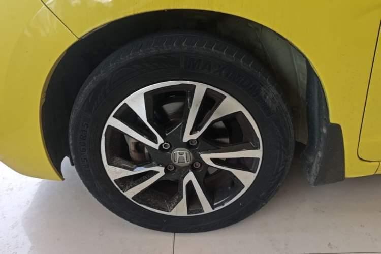 Used Honda Fit 2016 1.5L LX CVT Comfort Model Left Front Wheel Hub