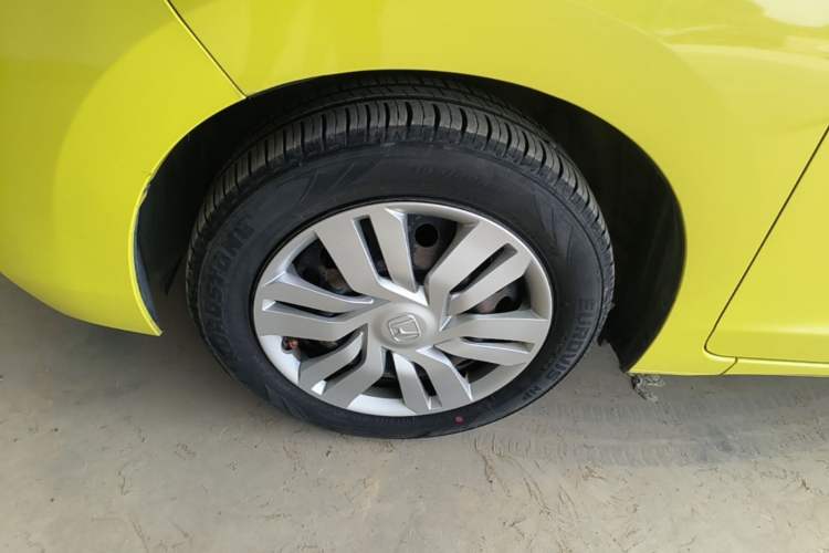 Used Honda Fit 2016 1.5L LX CVT Comfort Model Left Front Wheel Hub