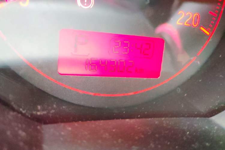 Used Honda Fit 2016 1.5L LX CVT Comfort Model Odometer Close Up