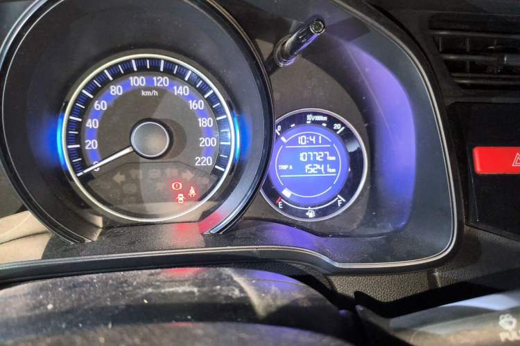 Used Honda Fit 2016 1.5L LXS CVT Comfort Sunroof Version Odometer Close Up
