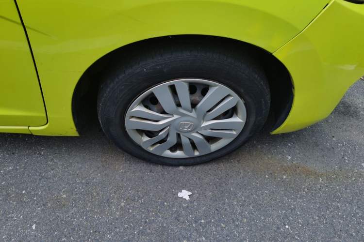Used Honda Fit 2016 1.5L LX CVT Comfort Model Right Front Wheel Hub