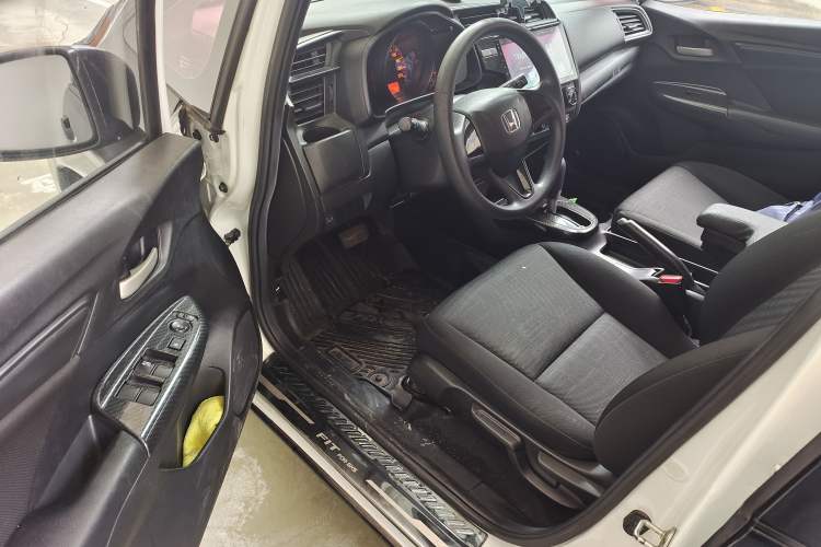 Used Honda Fit 2018 1.5L CVT Comfort Sunroof Version Driver Seat