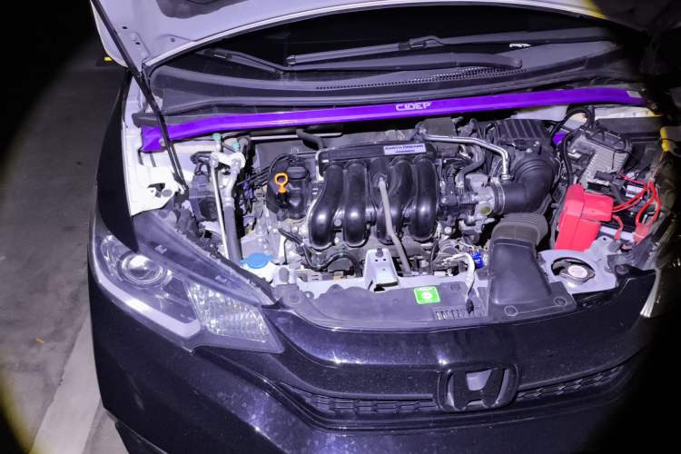 Used Honda Fit 2018 1.5L Manual Comfort Version Engine Bay Right