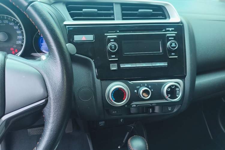 Used Honda Fit 2018 1.5L CVT Trendy Run+ Edition Audio And AC Panel
