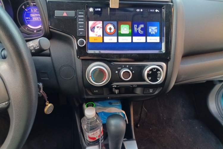 Used Honda Fit 2018 1.5L CVT Trendy Sports Edition Audio And AC Panel